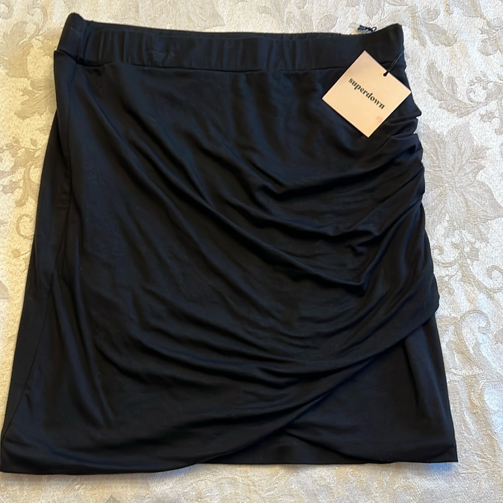 Ruched front black pull-on mini skirt